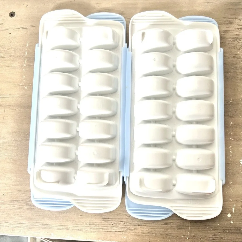 OXO GOOD GRIPS Covered Ice‎ Cube Trays 2 Pack No Spill Blue Lids Excellent Cond,